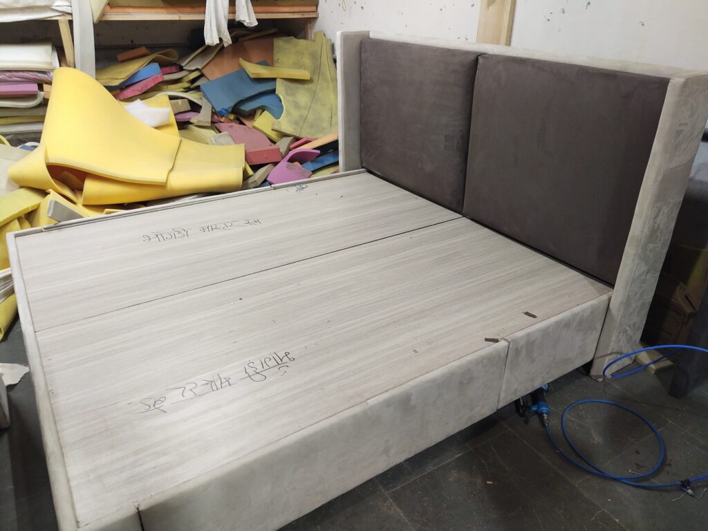 Dvide Back Bed